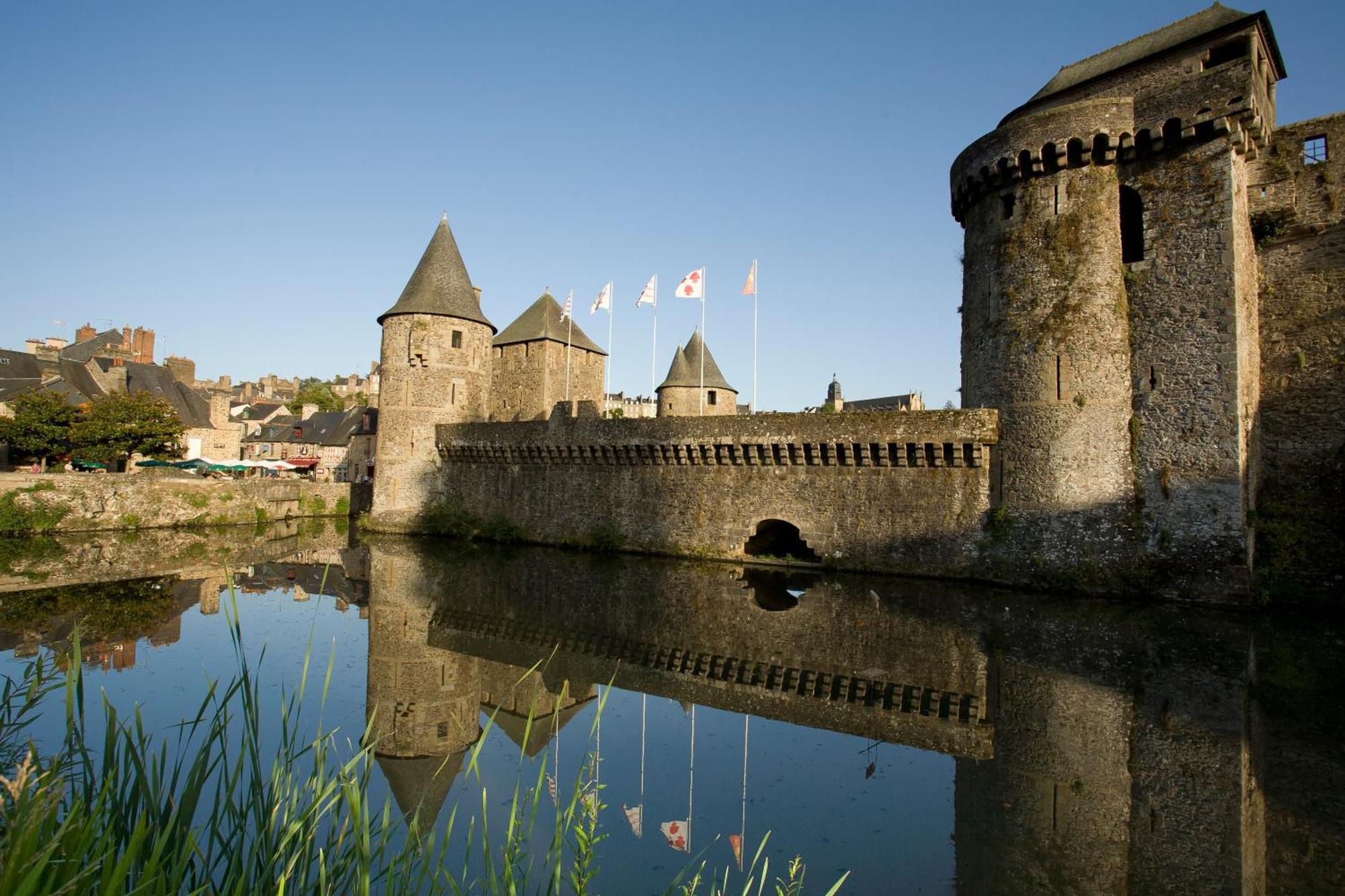 The Originals Boutique, Hotel Le Lion D'Or, Fougeres Ouest Maen Roch ภายนอก รูปภาพ